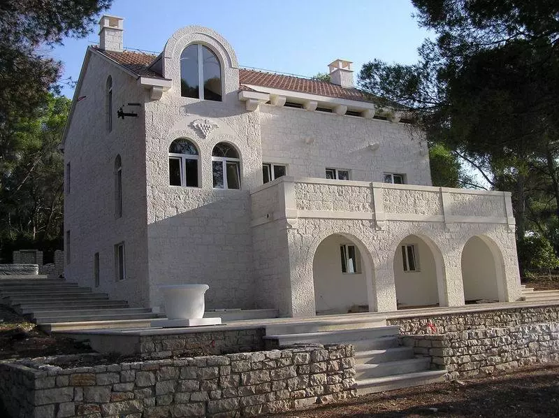 Kompletnigrađevinskiradoviodtemeljadokrova,Sutivan,Brač