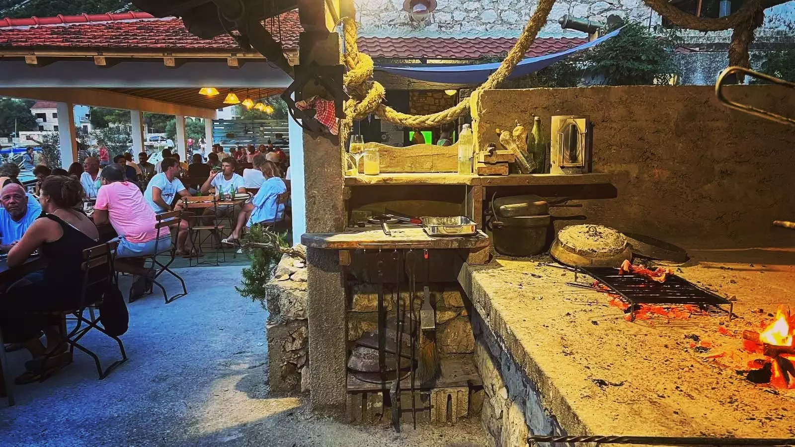 Najbolji restoran, posluživanje hrane Najbolji restoran Prožurska Luka, Hrvatska