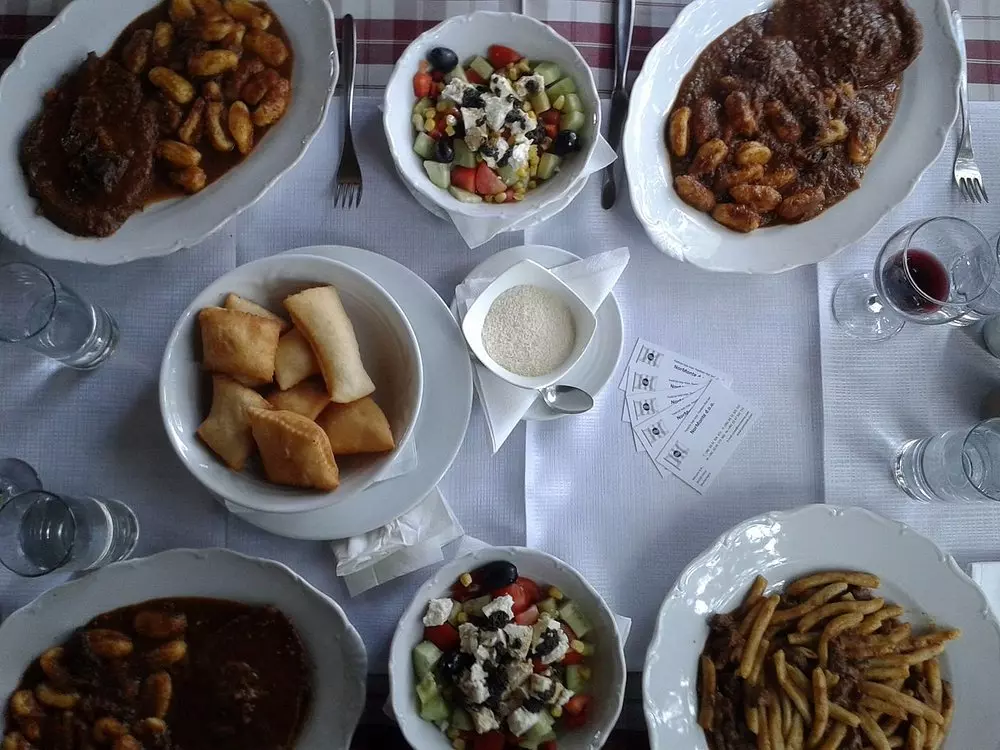 Starinska jela iz krušne peći Korčula, Hrvatska