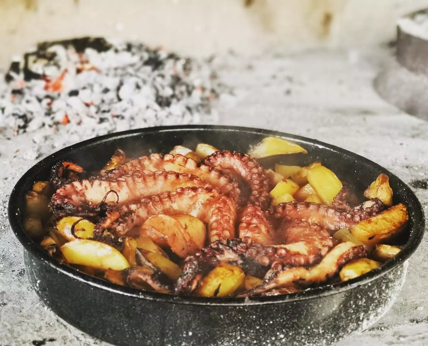 Konoba Vrisnik, priprema hrane Konoba Vrisnik u Jelsi, Hrvar