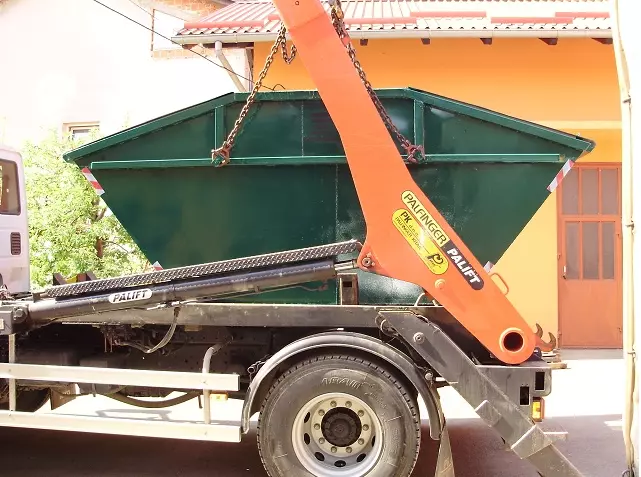 Kontejnerizaklaonički,komunalniotpadihidroforskeposude,SvetiIvanZelina,Hrvatska3