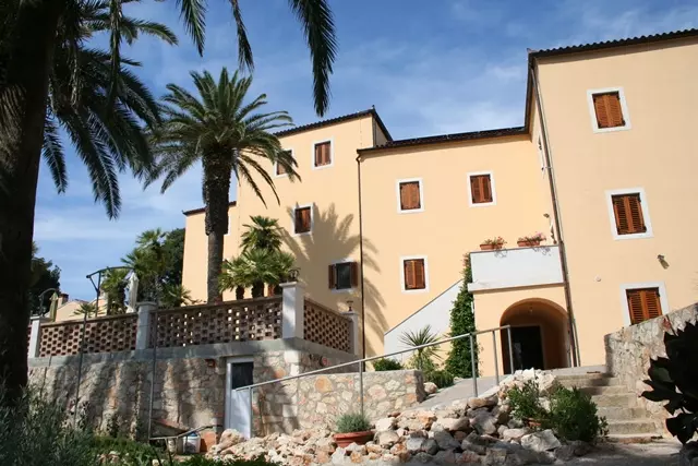 Ku%C4%87a_Betanija_smje%C5%A1taj_Veli_Lo%C5%A1inj