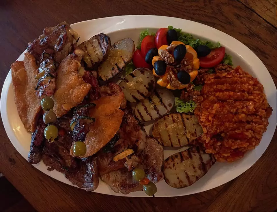 Kuća seoskog turizma i restoran, eko proizvodi i jahanje