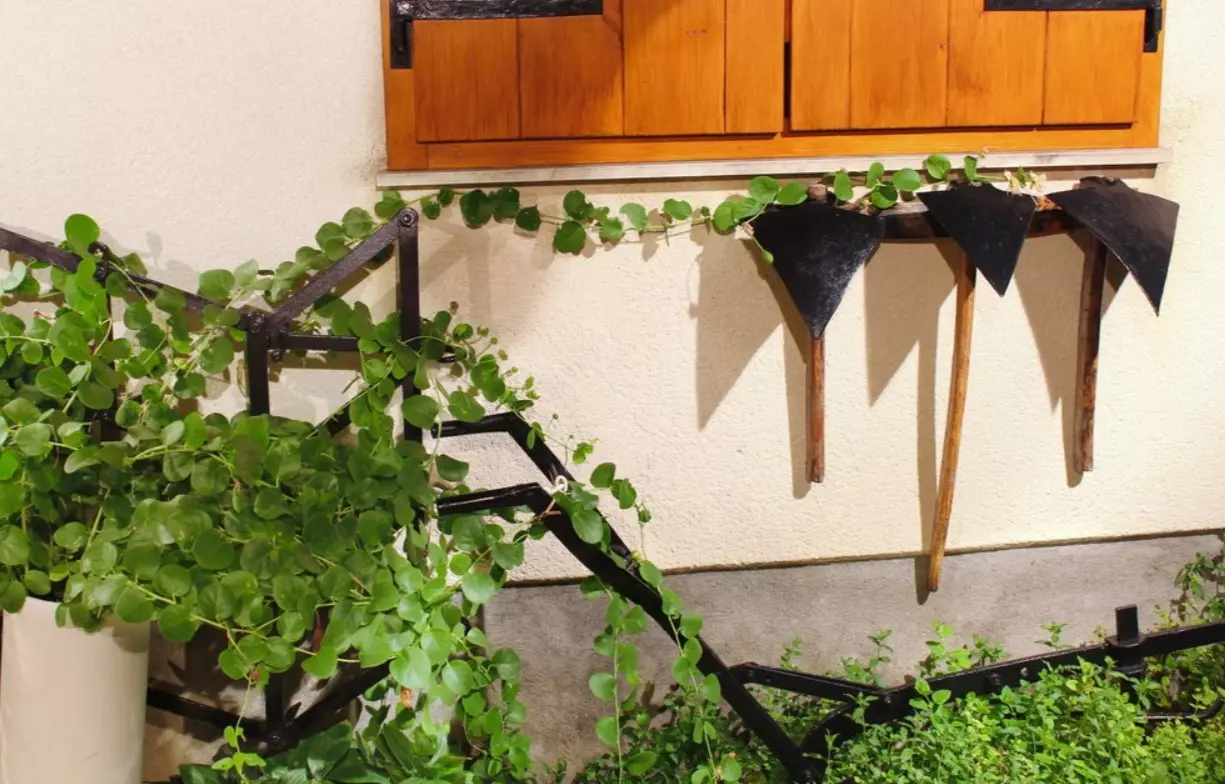 Kušaonica vina i ulja Kaštel Novi, Hrvatska