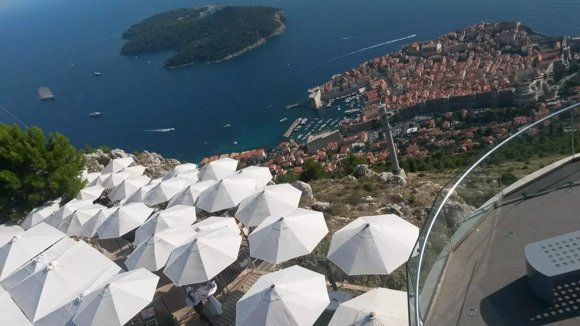 Prodaja drvenih suncobrana s tkaninom Karlovac, Hrvatska