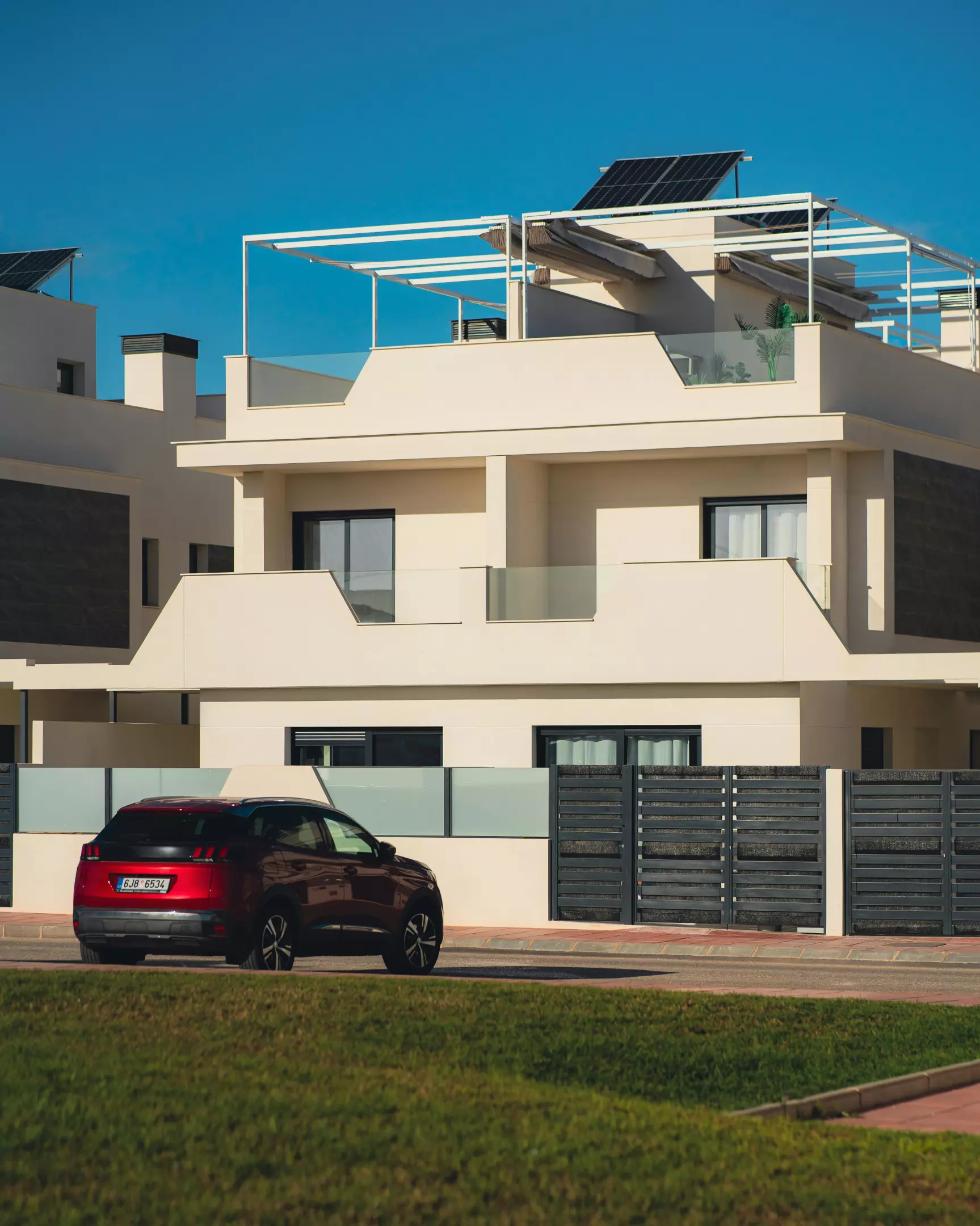 Kvalitetna izrada ograda i vrata u Zadru Kvalitetna izrada panelnih ograda i vrata