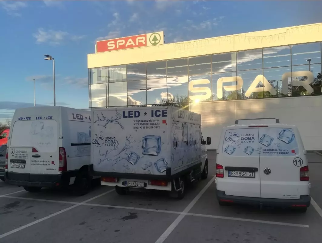 Proizvodnja i prodaja leda s dostavom Otočac u Hrvatskoj