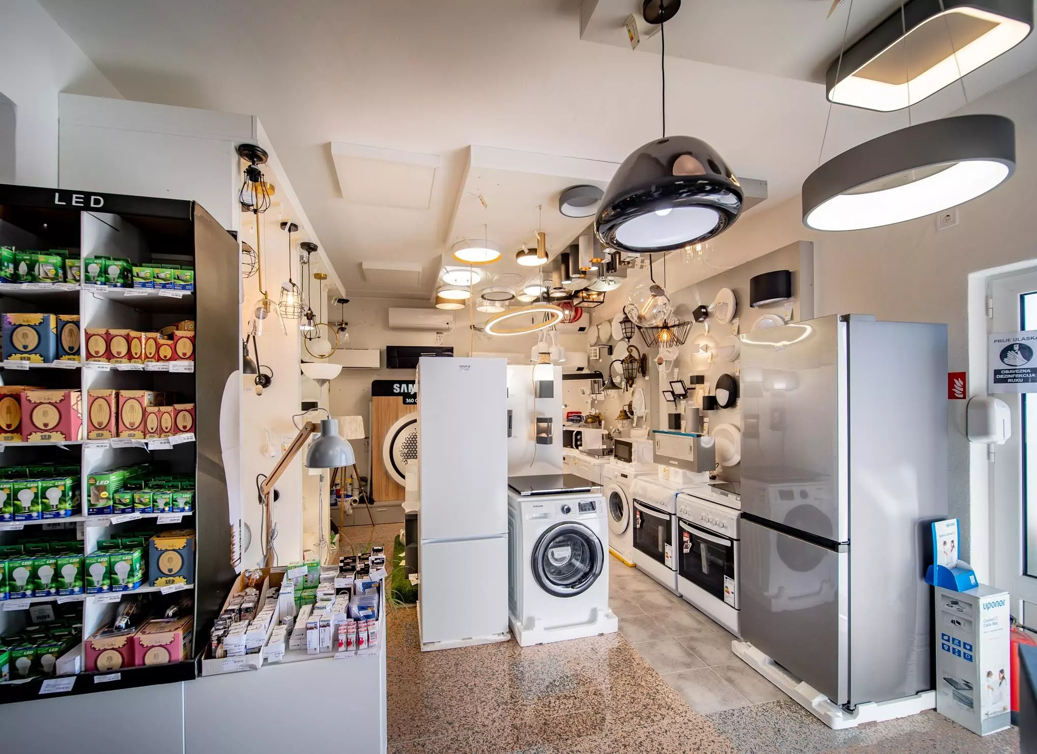 Trgovina sanitarija i keramike u gradu Rabu