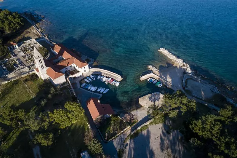 Održavanje i nadzor lučkog područja u Malom Lošinju, Hrvatska