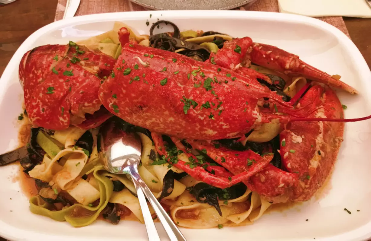 Jela ispod peke, restoran Jela ispod peke u gradu Trogiru, Hrvatska