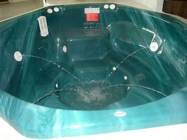 Masažne kade svih vrsta, oblika i izvedbe, Pula