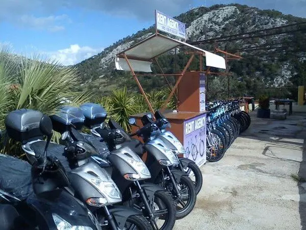 Iznajmljivanje skutera, motora Najam skutera na Hvaru