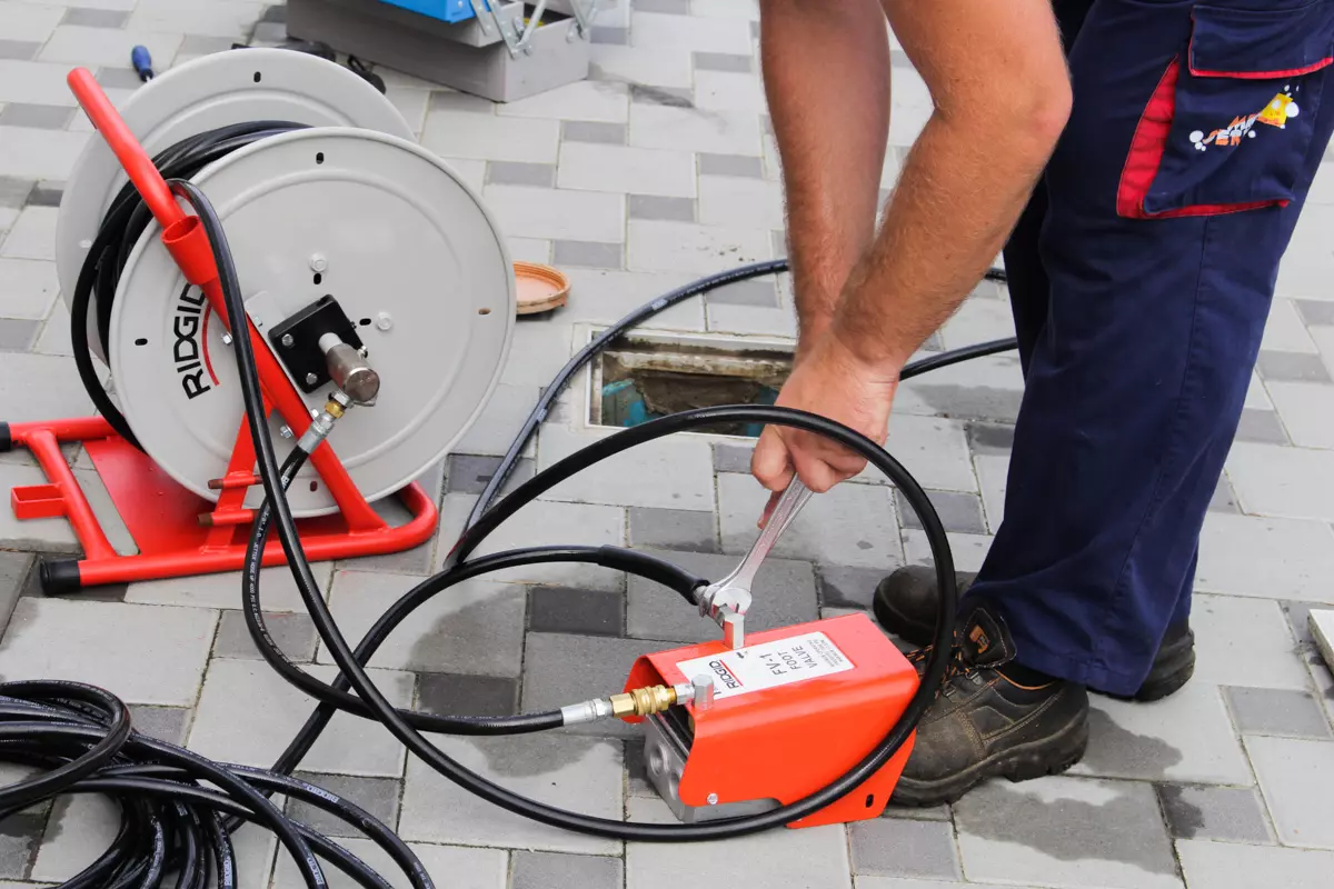 Odštopavanje odvoda, vodoinstalacije Odštopavanje odvoda Osijek, Hrvatska