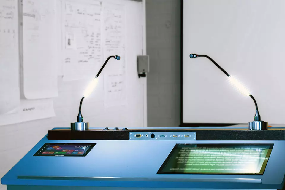 Mikrofonsasvjetiljkomzačitanje,Krapina,Hrvatska1 Mikrofonsasvjetiljkomzačitanje,Krapina,Hrvatska1