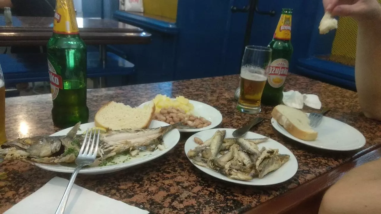 Buffet s najboljim prženim ribicama u Zagrebu, Hrvatska