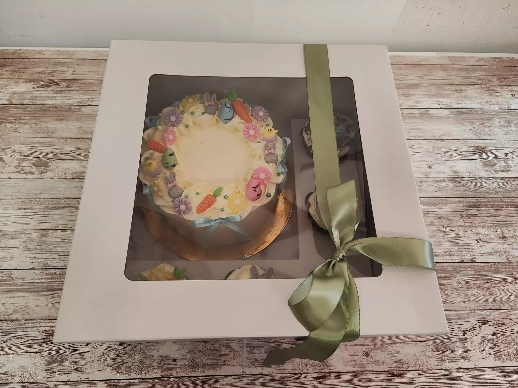 Mladenačke torte, domaće kiflice i pogačice sa čvarcima 