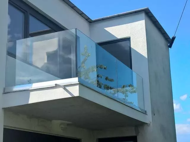 super montaža staklenih ograda Montaža staklenih ograda