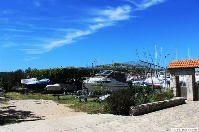 Najamapartmana50metaraodmora,Jezera,Murter