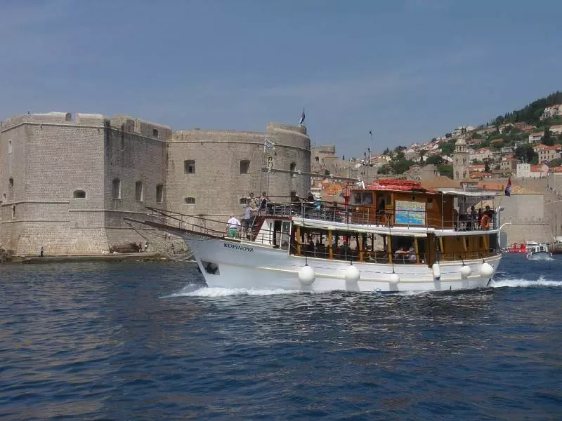 Plovidba dubrovačkom okolicom Plovidbe dubrovačkom okolicom Cavtat u Hrvatskoj