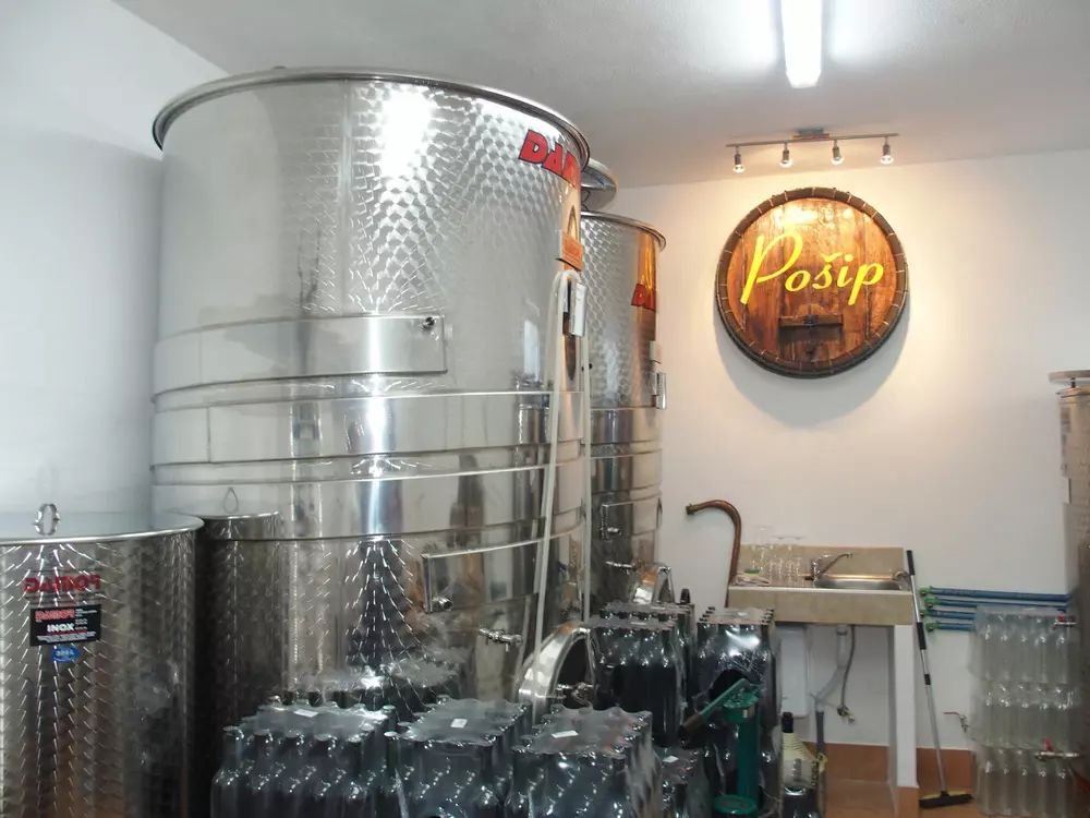 Kaštel Novi prodaja Pošip vina 