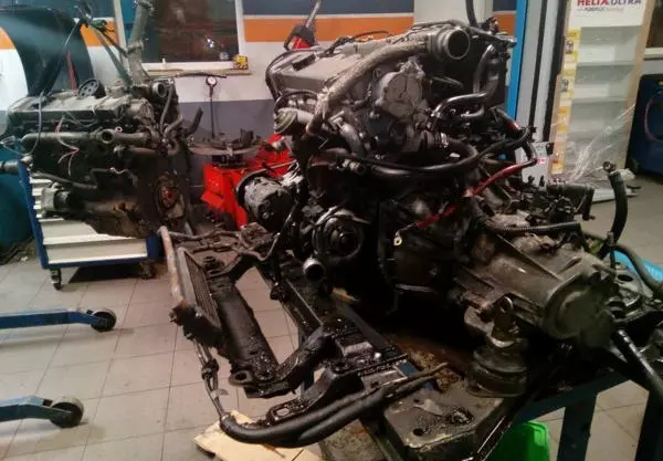 Servis automobila Servis trkaćih automobila i osobnih vozila u Lučkom, Zagreb