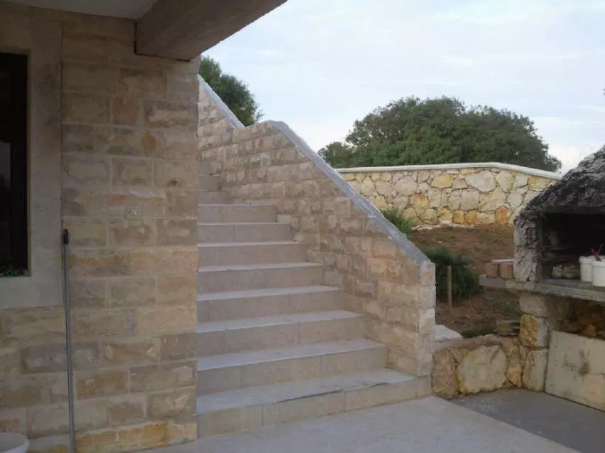 Postavljanjenadgrobnihspomenika,Bale,Istra Postavljanjenadgrobnihspomenika,Bale,Istra