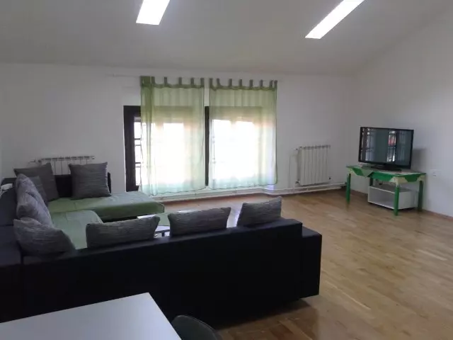 Pouzdansmještajzaučenikeistudente,Lovran3