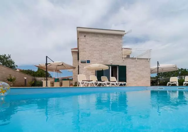 PovoljannajamluksuznihvilaBrač,Supetar3 PovoljannajamluksuznihvilaBrač,Supetar3