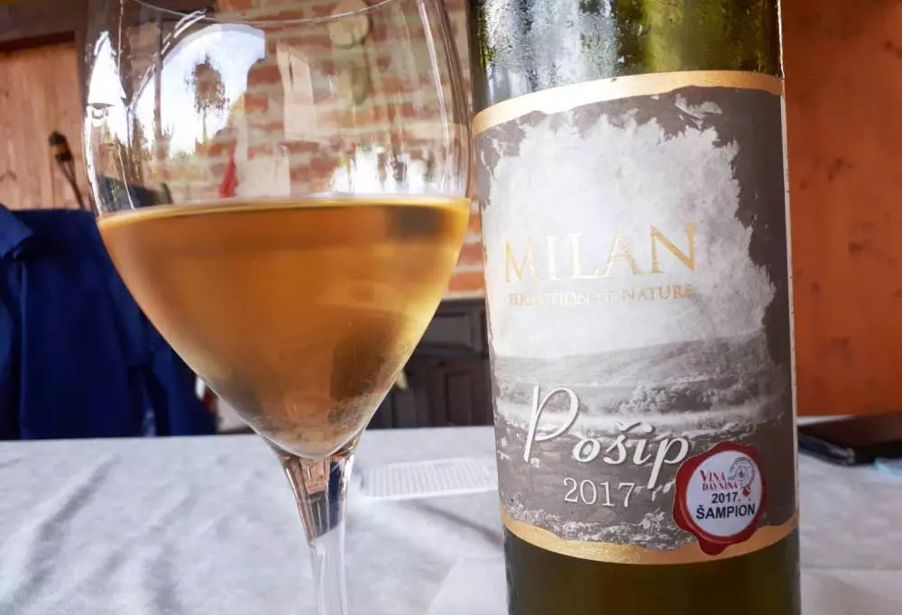 Prodaja vina Prodaja Pošip vina u Kaštel Novom Hrvatska