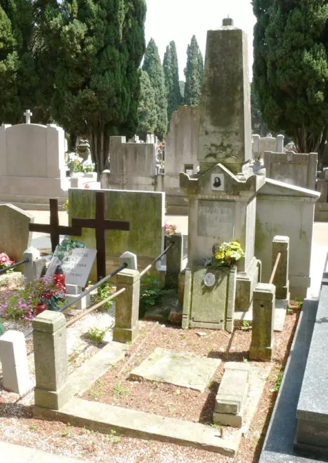 Prijevoz pokojnika, ukrašavanje grobnica