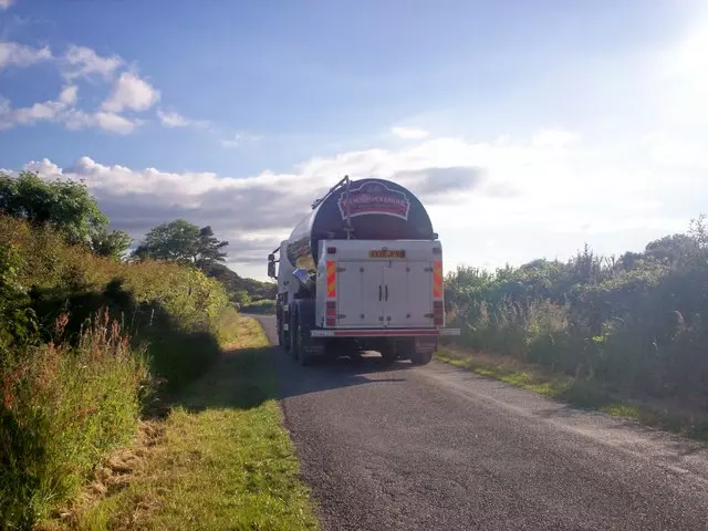 Transport mlijeka i žitarica Prijevoz svježeg mlijeka i transport žitarica Netretić, RH
