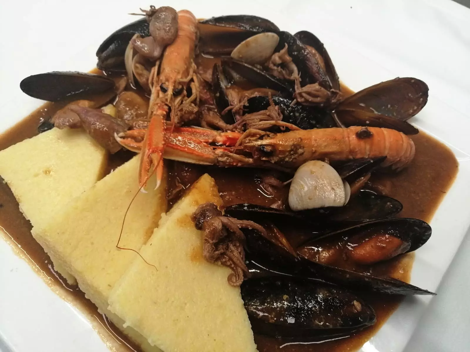 Vrhunski riblji specijaliteti u restoranu Vrhunski riblji specijaliteti restoran Zagreb, RH