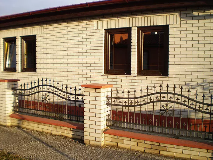 Prodaja roleta garažnih vrata žaluzina Prodaja garažnih vrata roleta žaluzina u Osijeku, Hrvatska