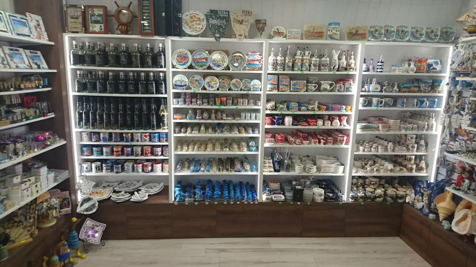 ProdajanakitaisuveniraNovigrad4 ProdajanakitaisuveniraNovigrad4