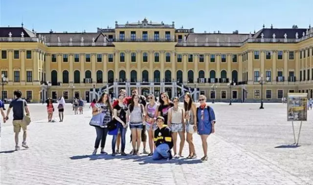 Prodajazrakoplovnihkarata,Zagreb,Knežija