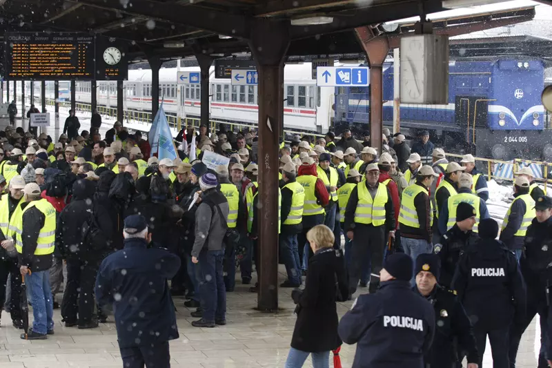 Putničkiprijevozivlakopratnja,SHŽ,Zagreb2 Putničkiprijevozivlakopratnja,SHŽ,Zagreb2