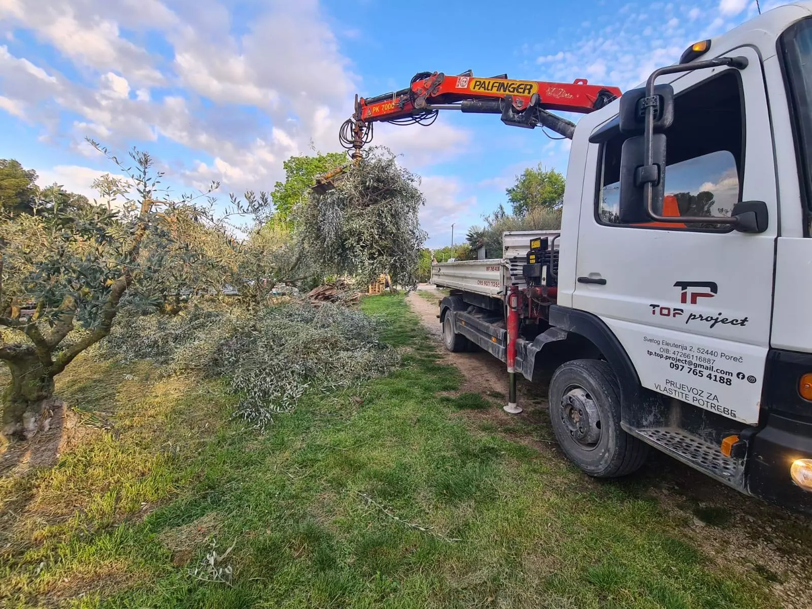 Rad kranom i košarom Rad kranom i autokošarom Poreč, Hrvatska