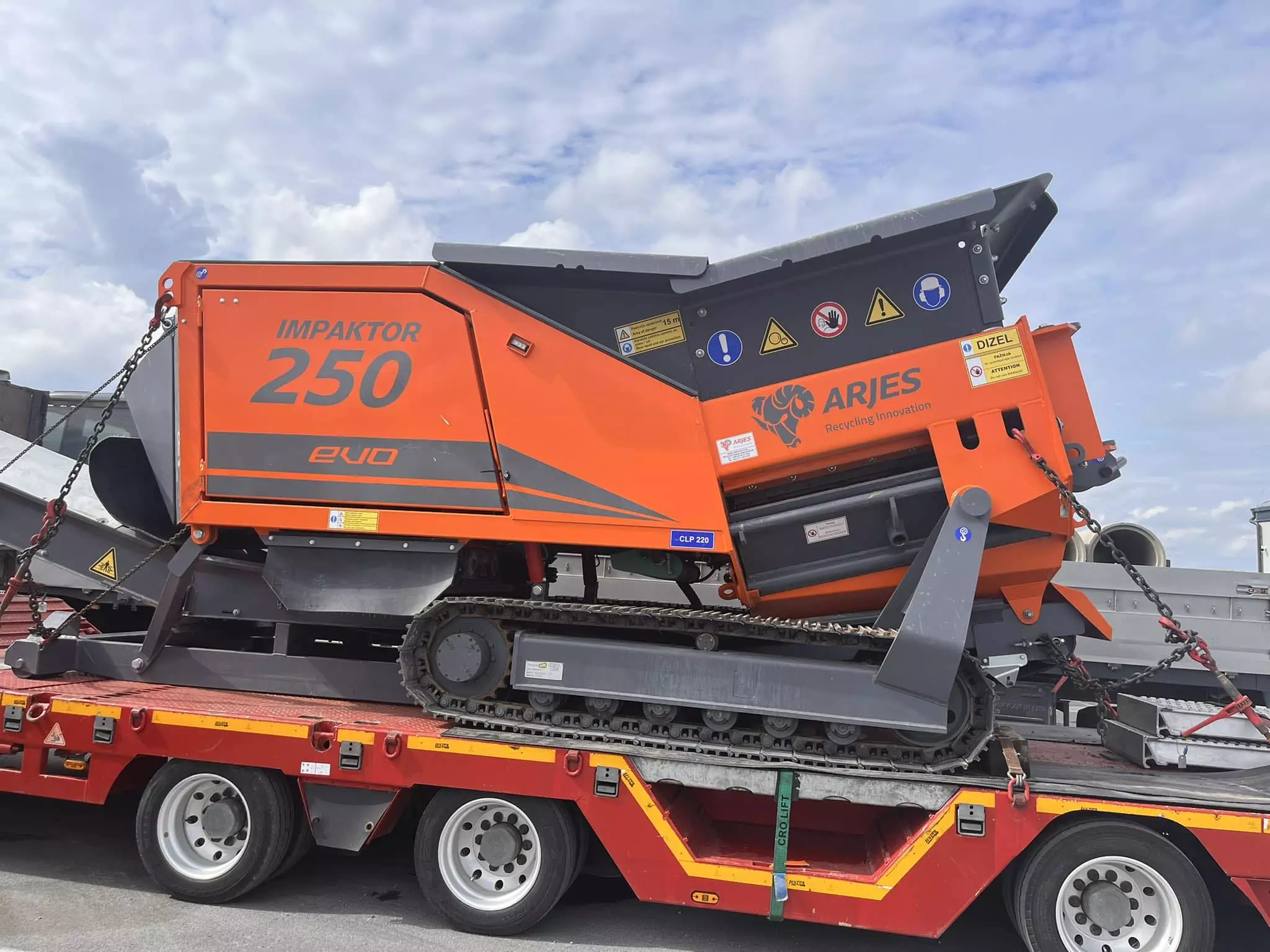 Recikliranje i transport drvenog otpada Recikliranje drvenog otpada u Bjelovaru u Hrvatskoj