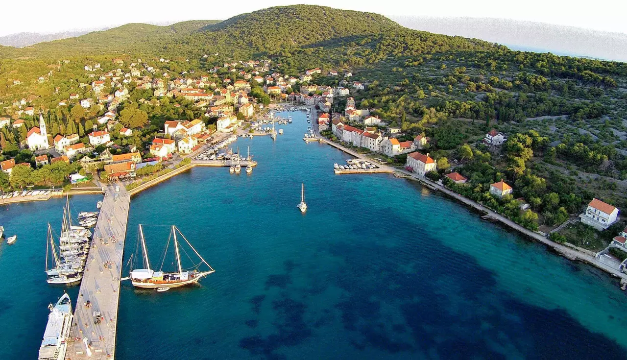 RentaboatandrentacarŠibenik-knincounty9