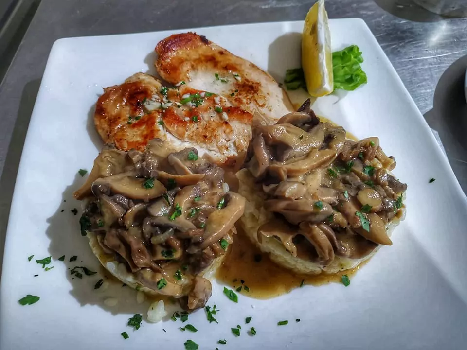 Ponuda hrane od svježih namirnica Ponuda jela od svježih domaćih namirnica Split, Hrvatska