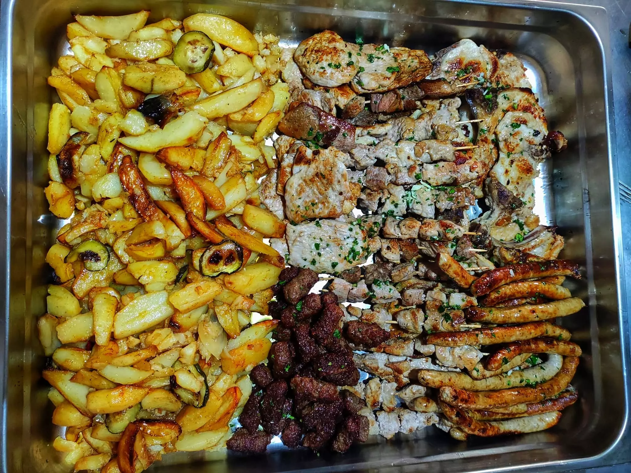 Ponuda hrane od domaćih namirnica Ponuda jela od svježih domaćih namirnica grad Split, Hrvatska