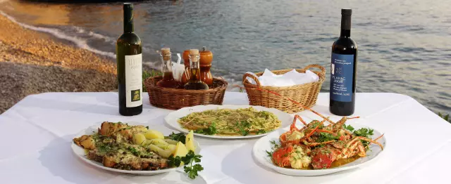 Restoranidomaćahranateprijevozputnikamorem,Komiža