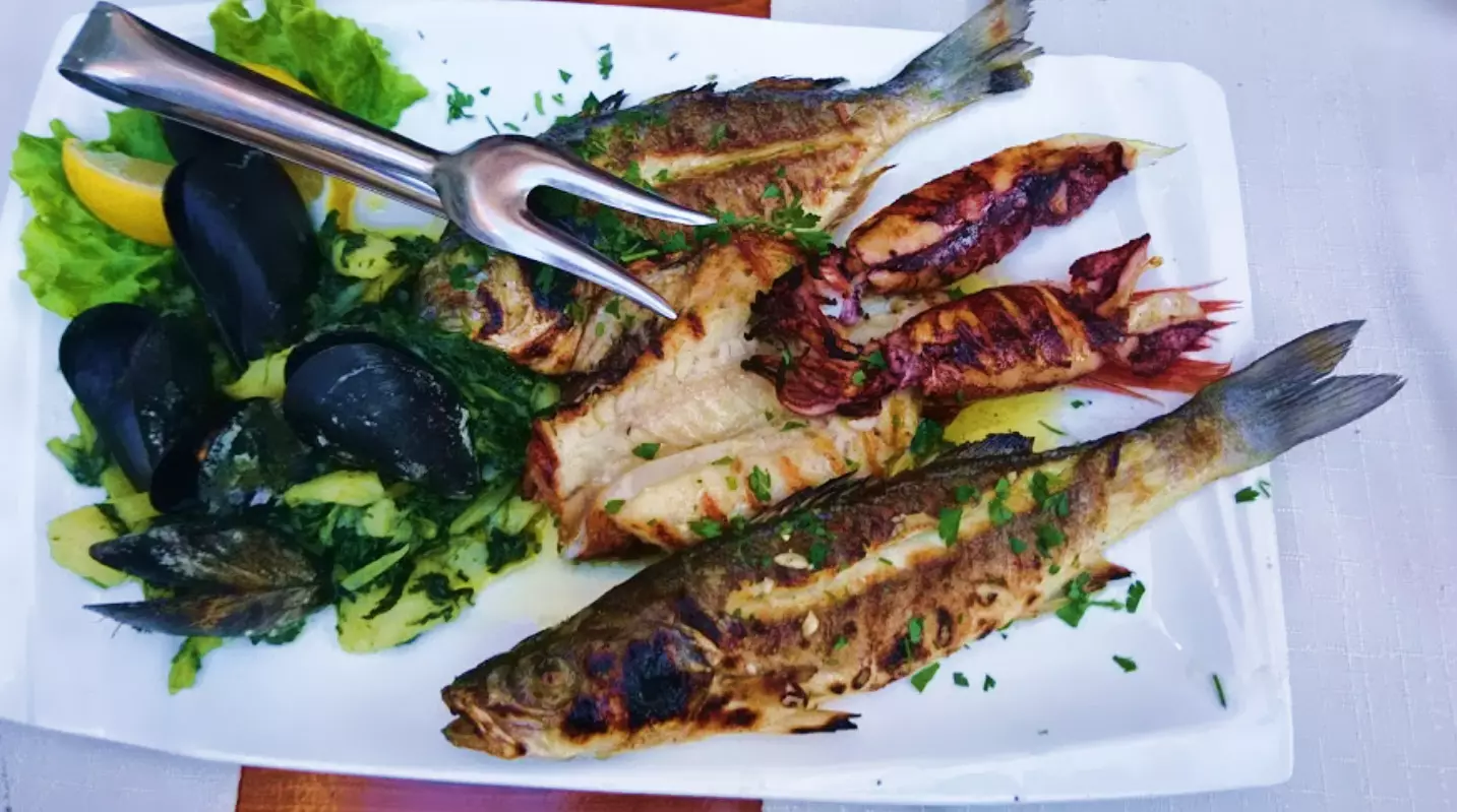 Restoran riblji specijaliteti u Trogiru Restoran sa ribljim specijalitetima, plodovima mora