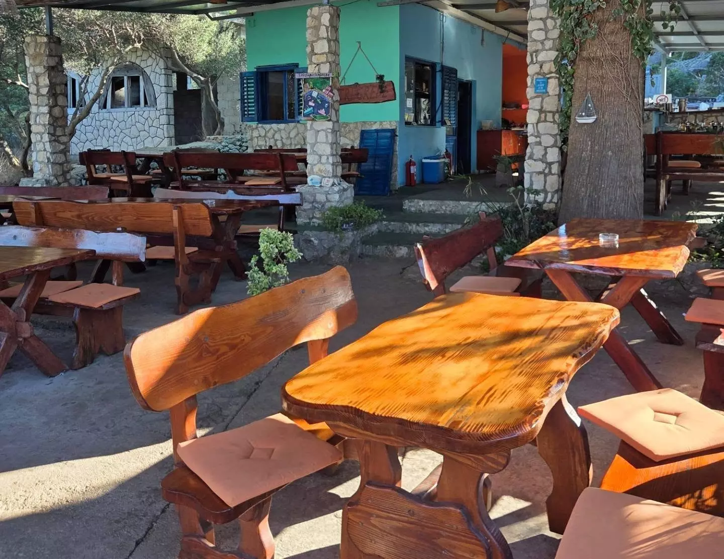RestoransribljimimesnimspecijalitetimaPaklinskiotoci