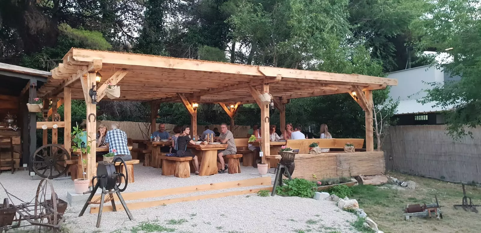 Restoran, riblji i mesni specijalitet Restoran s ribljim i mesnim specijalitetima Vodice, Hrvatska