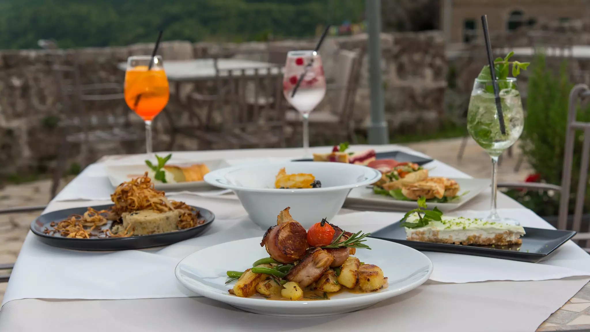 RestorantradicionalnehraneuKninu2 RestorantradicionalnehraneuKninu2