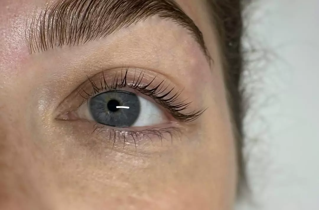 Oblikovanje obrva u salonu Brow lift u gradu Zagrebu