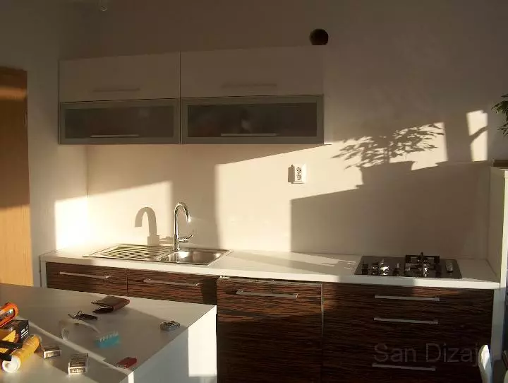 Staklene obloge, kuhinjski elementi Staklena obloga između kuhinjskih elemenata u Hrvatskoj