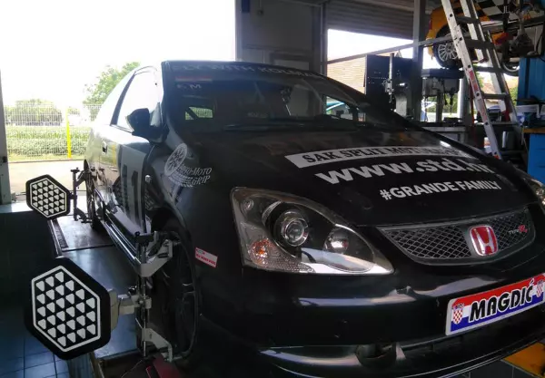 kvalitetan servis Servis trkaćih automobila