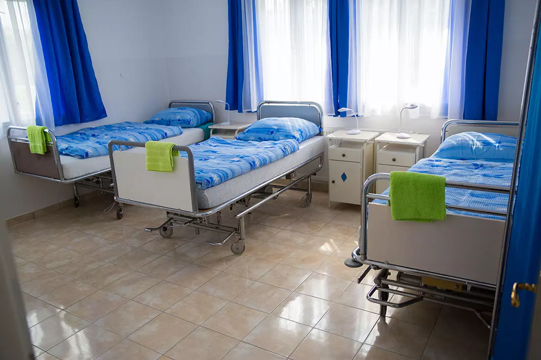 Kvalitetna skrb za starije, Dvor